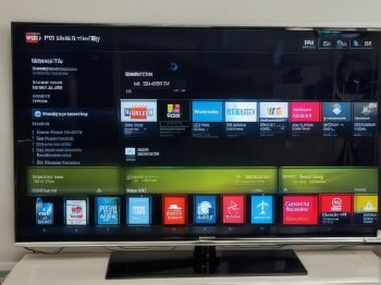 Before repair: Samsung Smart TV showing WiFi connection error and app failure